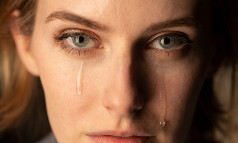 Selon une étude, les larmes des femmes réduiraient l'agressivité chez l'homme.