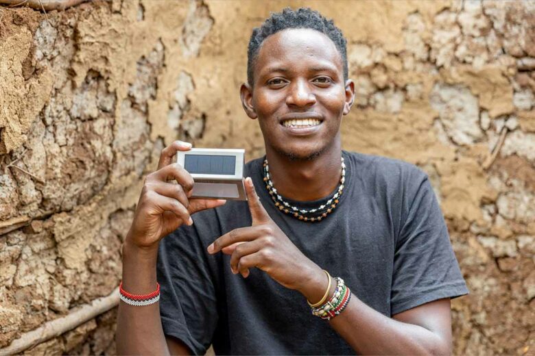 Richard Turere, lauréat du prix des jeunes inventeurs 2023, un concours d'invention organisé par l’Office européen des brevets (EPO).