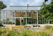 Une maison serre en Suède par Greenhouse Living.