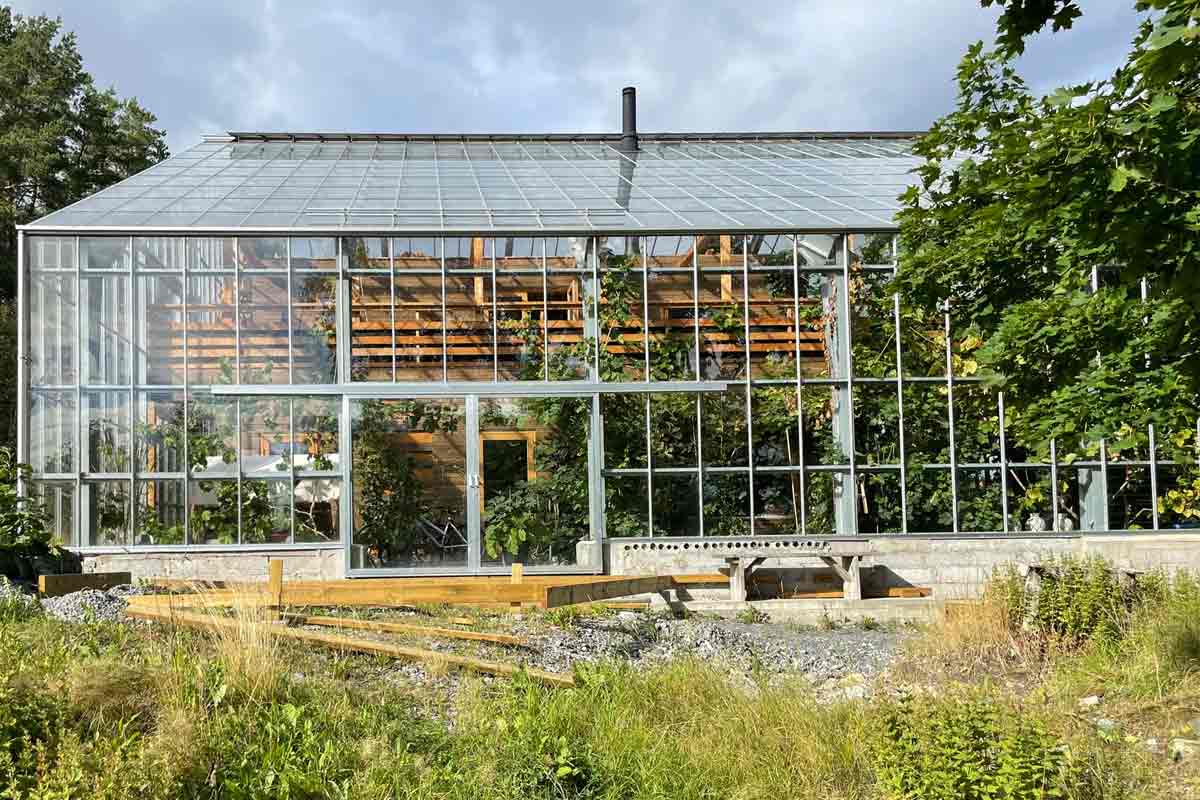 Une maison serre en Suède par Greenhouse Living.