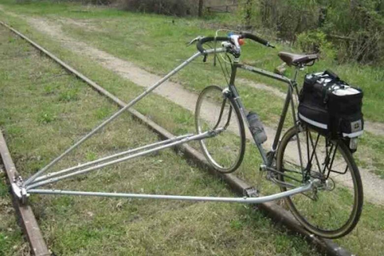 Aucune soudure pour ce cadre tubulaire, ce qui permet d'utiliser le vélo ailleurs que sur des rails de chemin de fer.