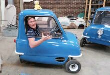 Plus étroite qu'une cabine téléphonique et plus courte qu'une Vespa, la microcar P50 est officiellement la plus petite voiture du monde.