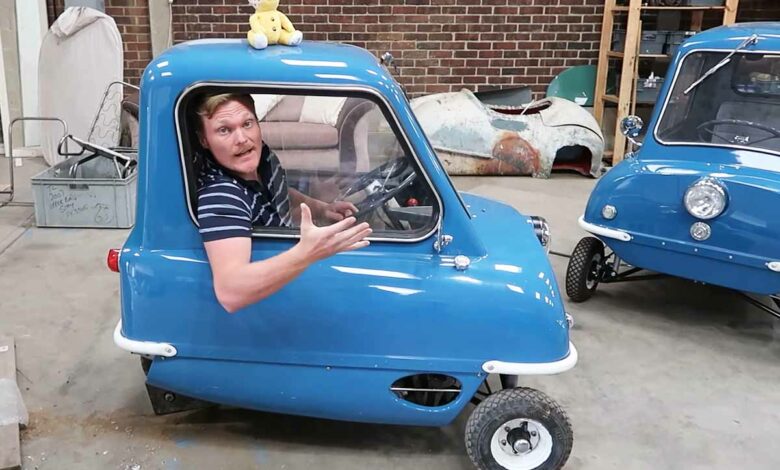Plus étroite qu'une cabine téléphonique et plus courte qu'une Vespa, la microcar P50 est officiellement la plus petite voiture du monde.