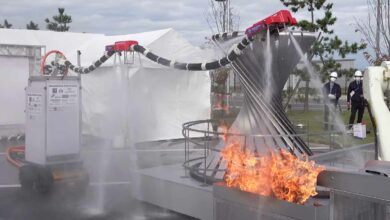 Une lance à incendie volante qui dirige elle-même pour lutter contre les incendies en utilisant sa propre pression d'eau comme système de propulsion.