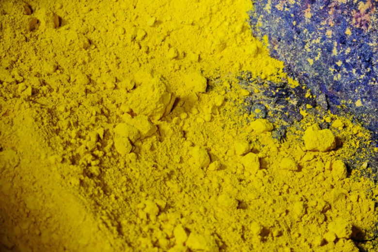 Poudre d'uranium en provenance de l'extraction minière.