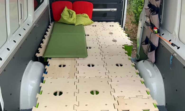 La société allemande Owomo a inventé un panneau modulaire pour transformer rapidement un utilitaire en véhicule de camping.