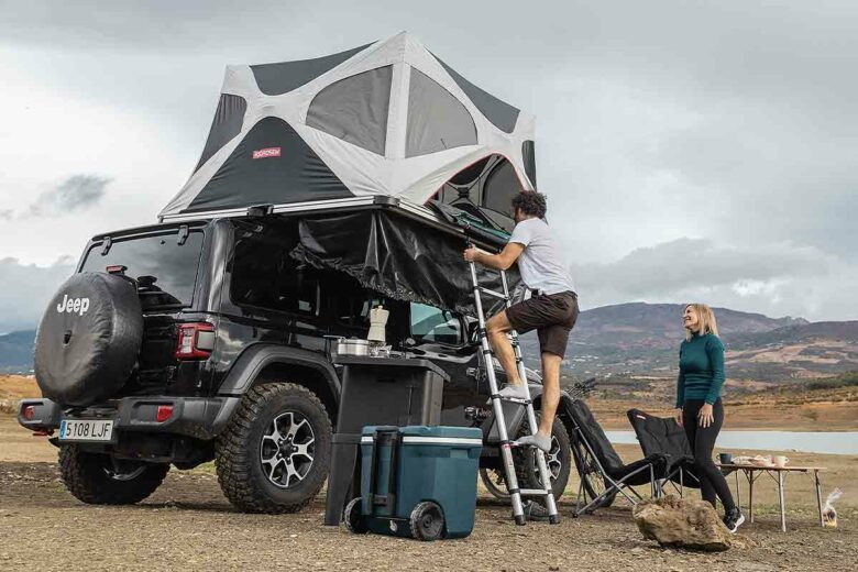 La tente de toit Beyond X s'installe en 2 minutes et permet de camper où vous voulez.