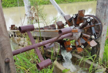 L'invention d'une pompe à eau qui fonctionne sans carburant ni électricité.