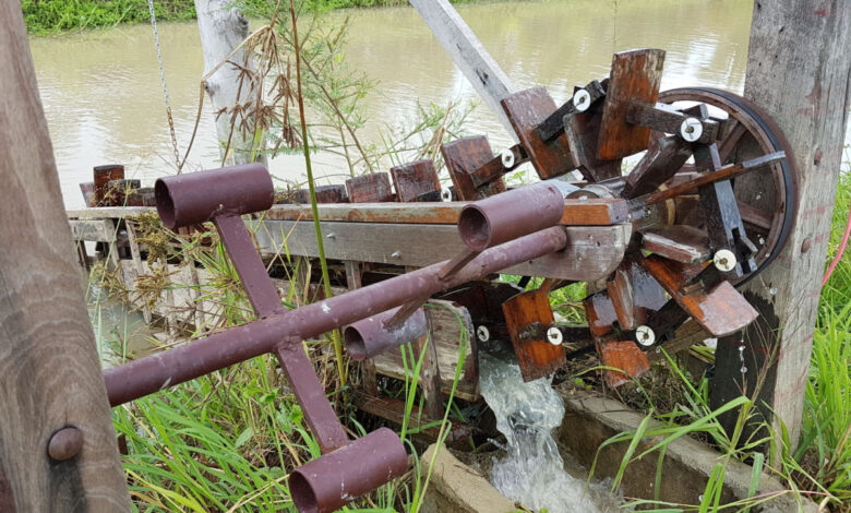 L'invention d'une pompe à eau qui fonctionne sans carburant ni électricité.