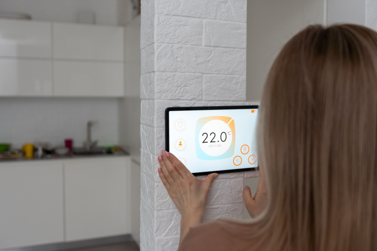 Thermostat connecté : une nouvelle aide gouvernementale pour économiser de  l'électricité - NeozOne