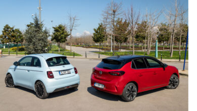 La Fiat 500e et l'Opel corsa électrique sont deux véhicules accessibles avec le leasing social.