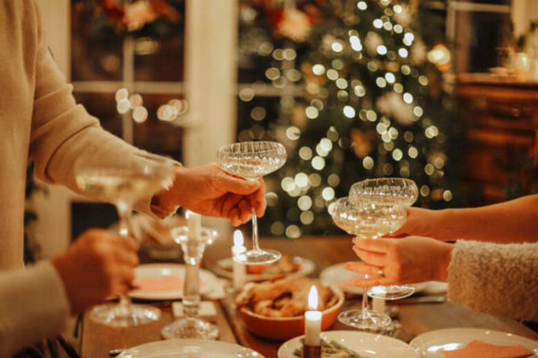 Lors des fêtes de fin d'année, consommez l'alcool avec modération, surtout si vous devez rentrer par la route.