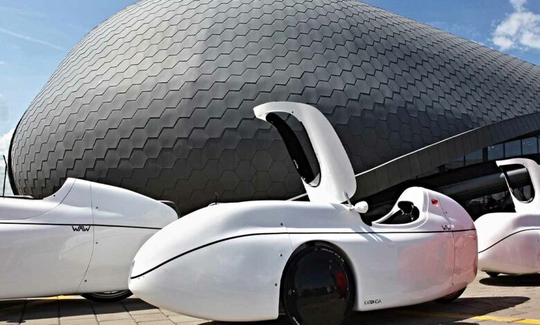 Des vélomobiles Katanga, inspirés de design des années 1960.