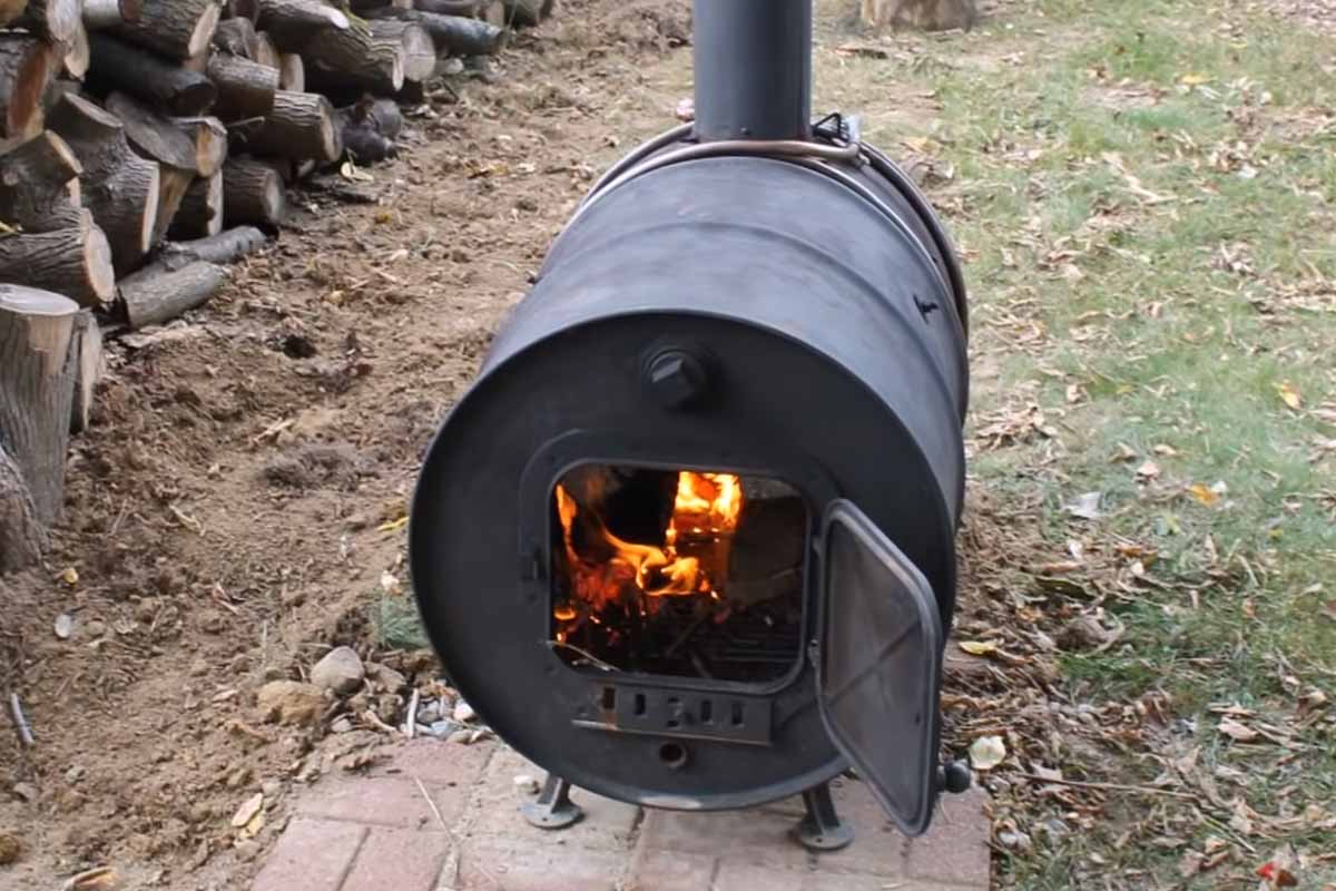 Il partage un tutoriel pour fabriquer un chauffage à bois à partir