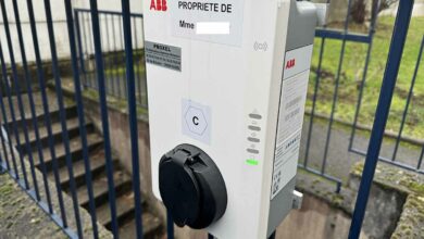 Une borne de recharge individuelle installée dans une résidence en copropriété.