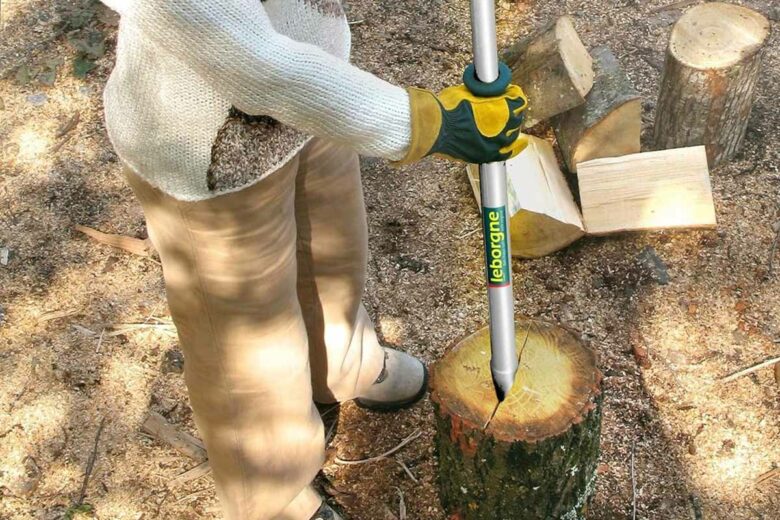 Le fendeur de bois Leborgne ne nécessite pas de déployer beaucoup de force.