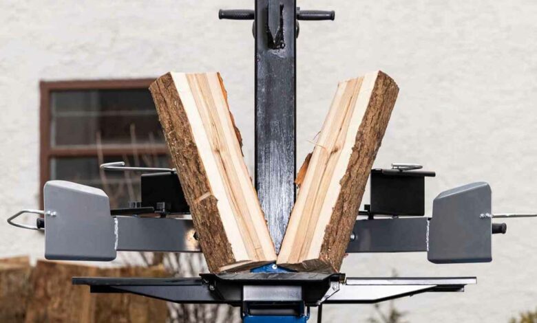 Un fendeur de buche électrique.