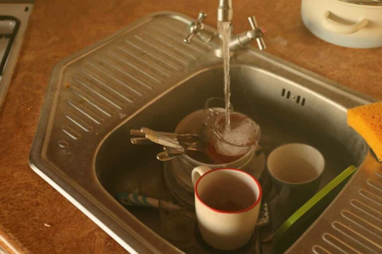 Laver sa vaisselle à la main consomme plus d'eau qu'un lave-vaisselle.