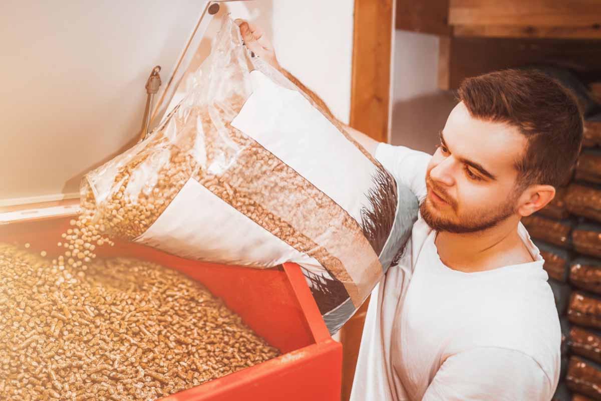 Quelle est la consommation de granulés de bois pour une maison de 100 m² ?