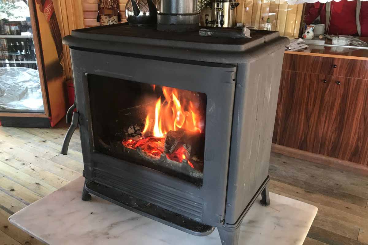 Est-ce qu'un poêle à bois peut chauffer ma maison à 25 degrés ?