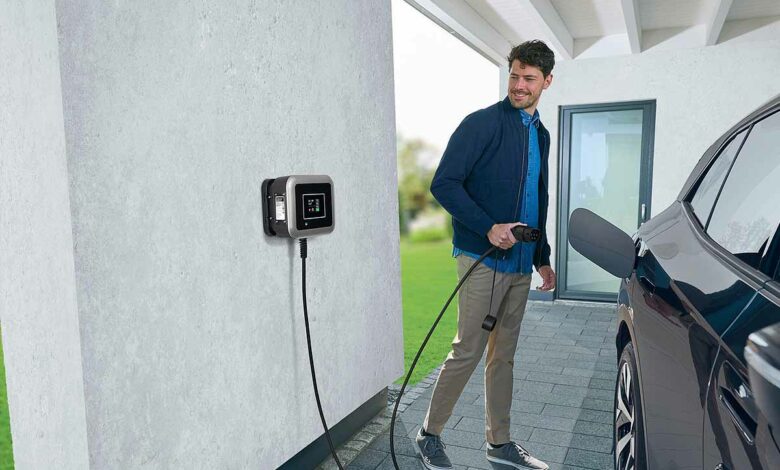 Lidl commercialise des bornes de recharge à des prix défiant toute concurrence.