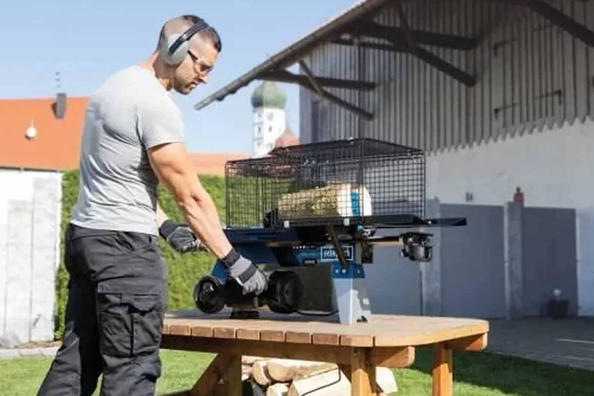 L'invention de la fendeuse de bûches à pied pour couper du bois de  chauffage sans effort - NeozOne