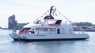 Le Hanaria est le premier bateau Japonais de transport de passagers avec un moteur hybride hydrogène / biocarburant.