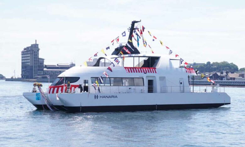 Le Hanaria est le premier bateau Japonais de transport de passagers avec un moteur hybride hydrogène / biocarburant.