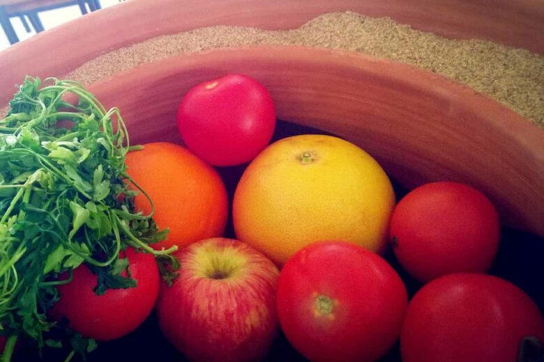 Deux pots en argile, du sable et un peu d'eau suffisent pour conserver des aliments au frais.