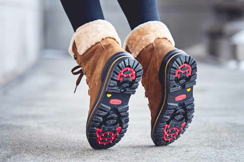 Des chaussures Olang à crampons pour éviter de glisser et avoir bien chaud aux pieds.