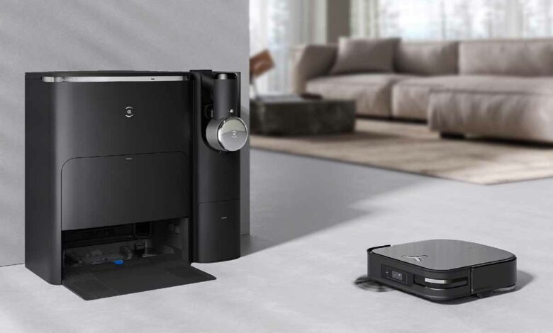 Le tout dernier modèle d'aspirateur robot Ecovacs combine un aspirateur balai dans sa base.