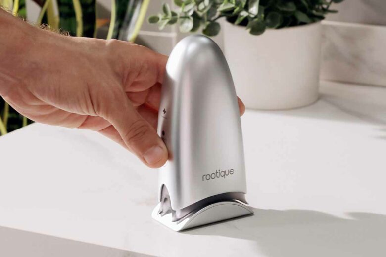 Rootique dispose d'un réservoir pouvant stocker 7 jours de soins et une batterie allant jusqu'à 14 jours d'autonomie.