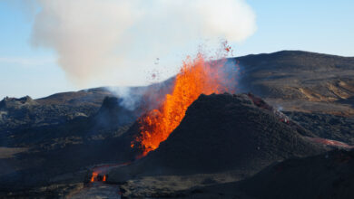 Un volcan en activité.