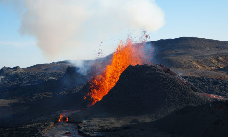 Un volcan en activité.