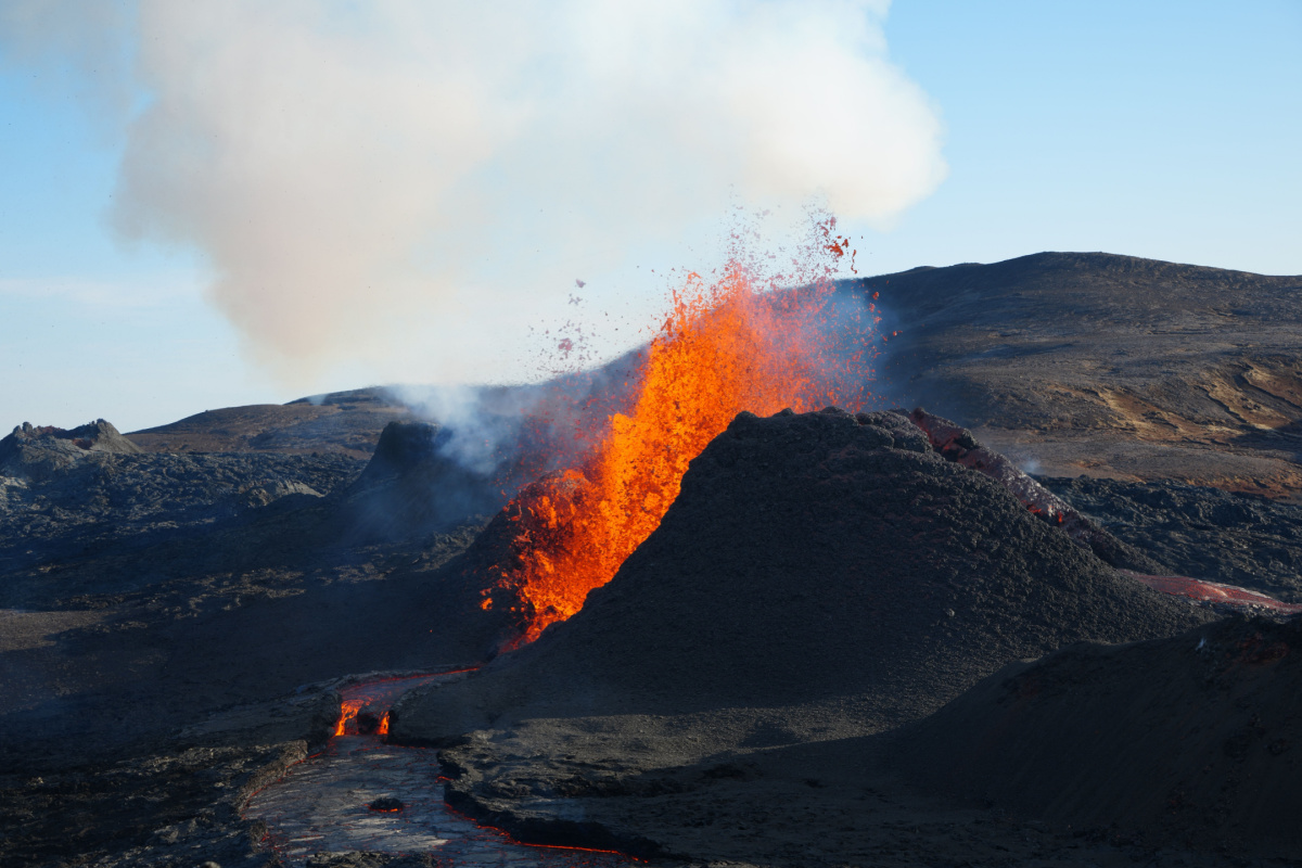 Un volcan en activité.