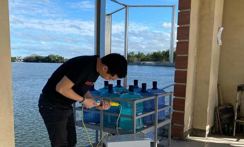 Quelques réglages de l'hydrolienne avant l'immersion.