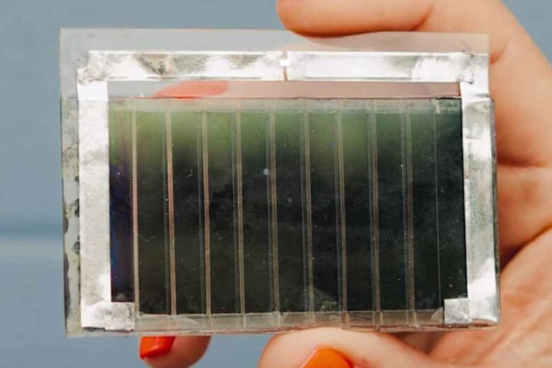 La start-up Solaires dévoile son nouveau produit, un module photovoltaïque d’intérieur.