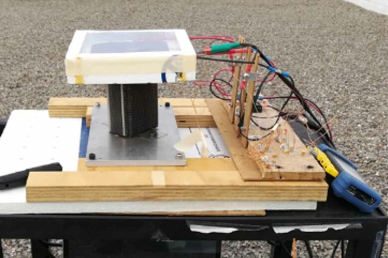 Le prototype de cellule solaire produisant de l'électricité la nuit.