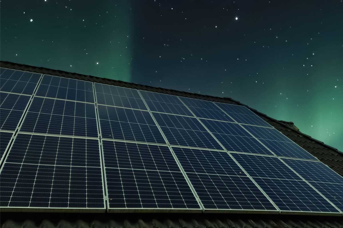 Et si les panneaux solaires produisaient de l'électricité une fois la nuit tombée.