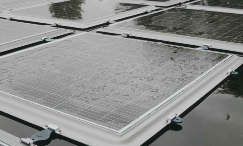 Les panneaux photovoltaïques Sunlit Sea lors de phases de test en conditions réelles.