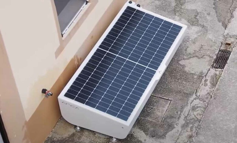 Le générateur solaire ARCA dispose d'une batterie de stockage, et donne accès à l'électricité quel que soit l'endroit.