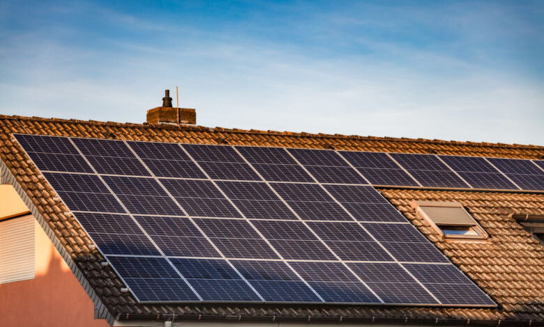 Comment réduire ses factures d'électricité et son impact environnemental avec des panneaux solaires