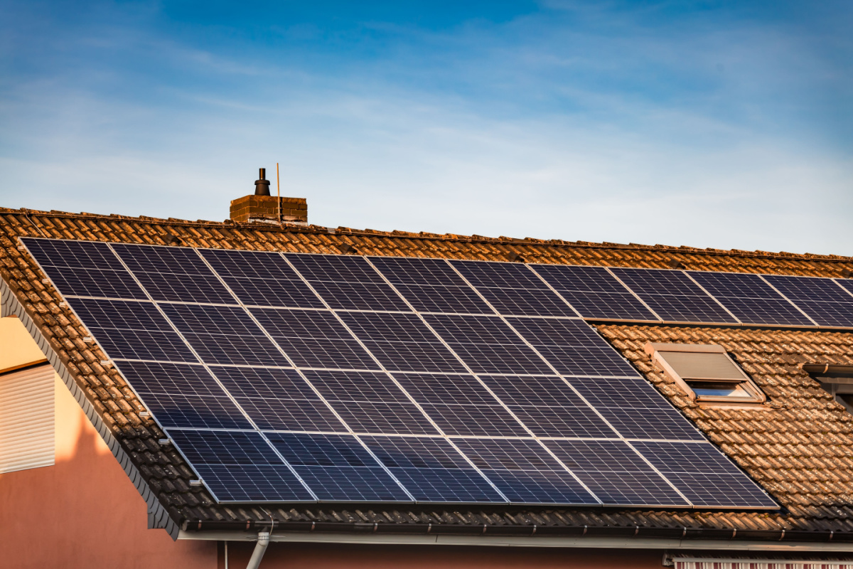 Comment réduire ses factures d'électricité et son impact environnemental avec des panneaux solaires