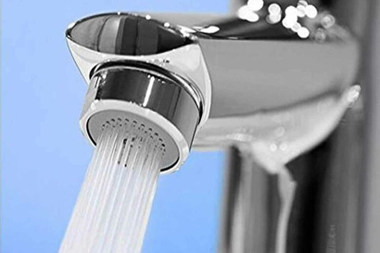 Ajouter un réducteur de débit à votre robinet permet de consommer moins d'eau, et donc moins d'énergie.