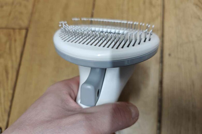 La brosse poils longs.