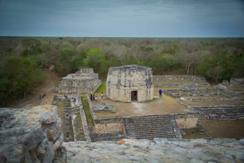 Mayapán était la dernière grande capitale de la culture maya dans la péninsule, elle était le centre des aspects administratifs et religieux de Chichén Itzá et Uxmal.