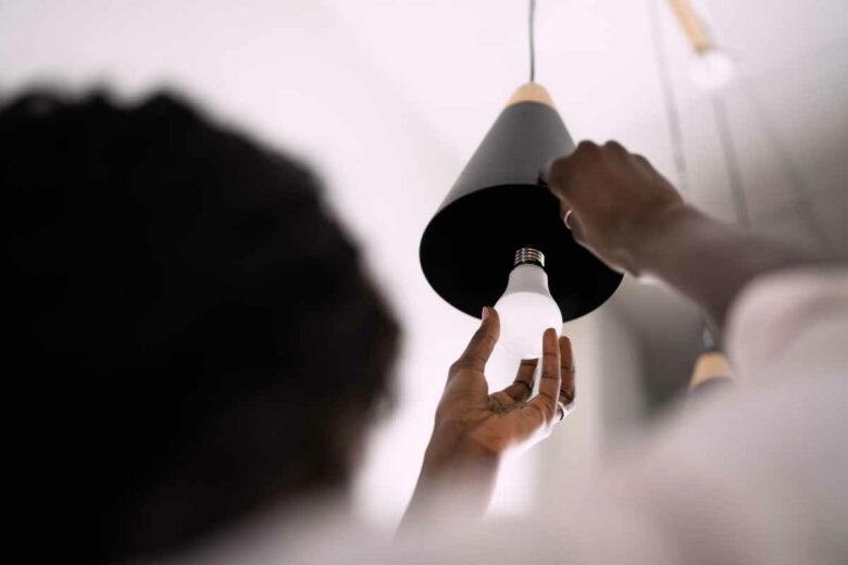 Changer ses vieilles ampoules par des LED permet de réaliser de substantielles économies d'énergie.