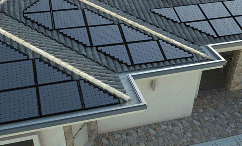Les panneaux de toit triangulaires permettent de maximiser la surface de production d'énergie.