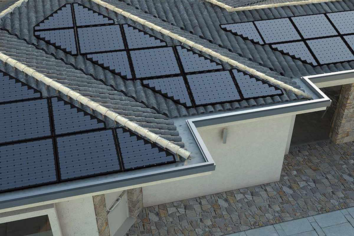 Les panneaux de toit triangulaires permettent de maximiser la surface de production d'énergie.