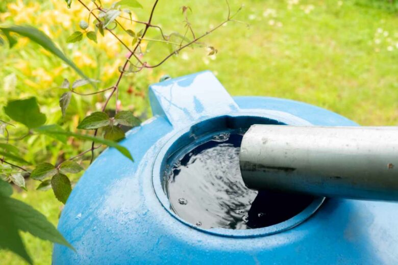 Un nettoyage annuel de votre récupérateur est conseillé afin d'éviter la prolifération d'organismes dans l'eau.